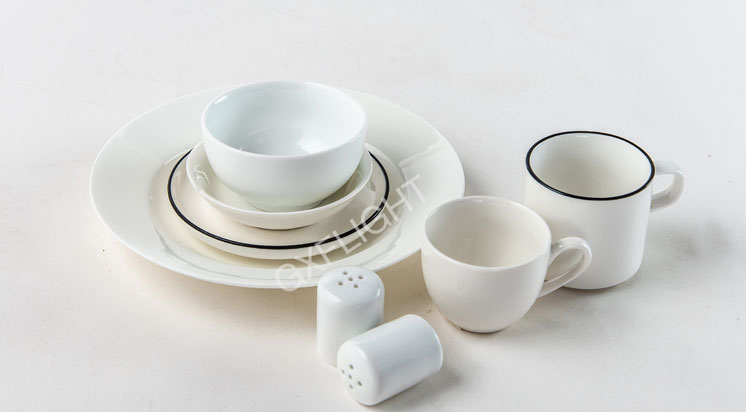 Airline Ceramic Salt And Pepper Shakers Set